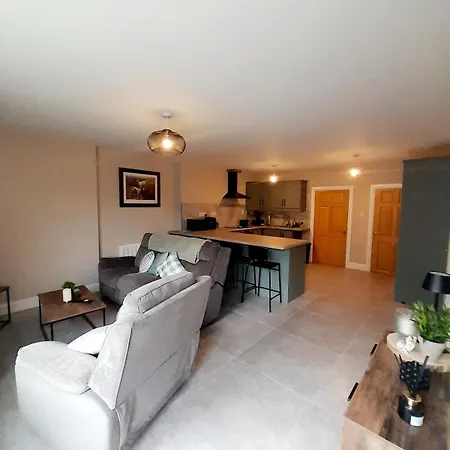 Hill Street Apartment,cloghan *