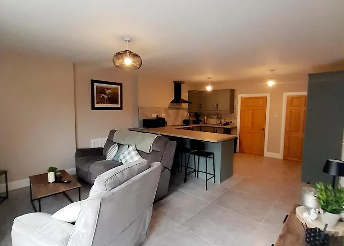 Hill Street Apartment,cloghan *